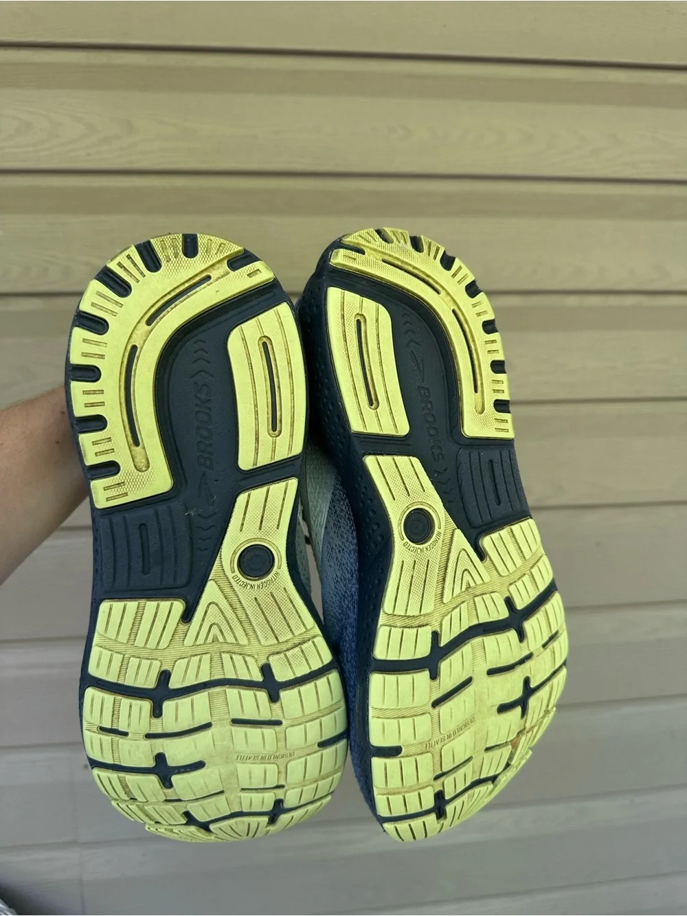 Size 11.5 - Brooks Ghost 16 Extra Wide Primer Grey Lime.
